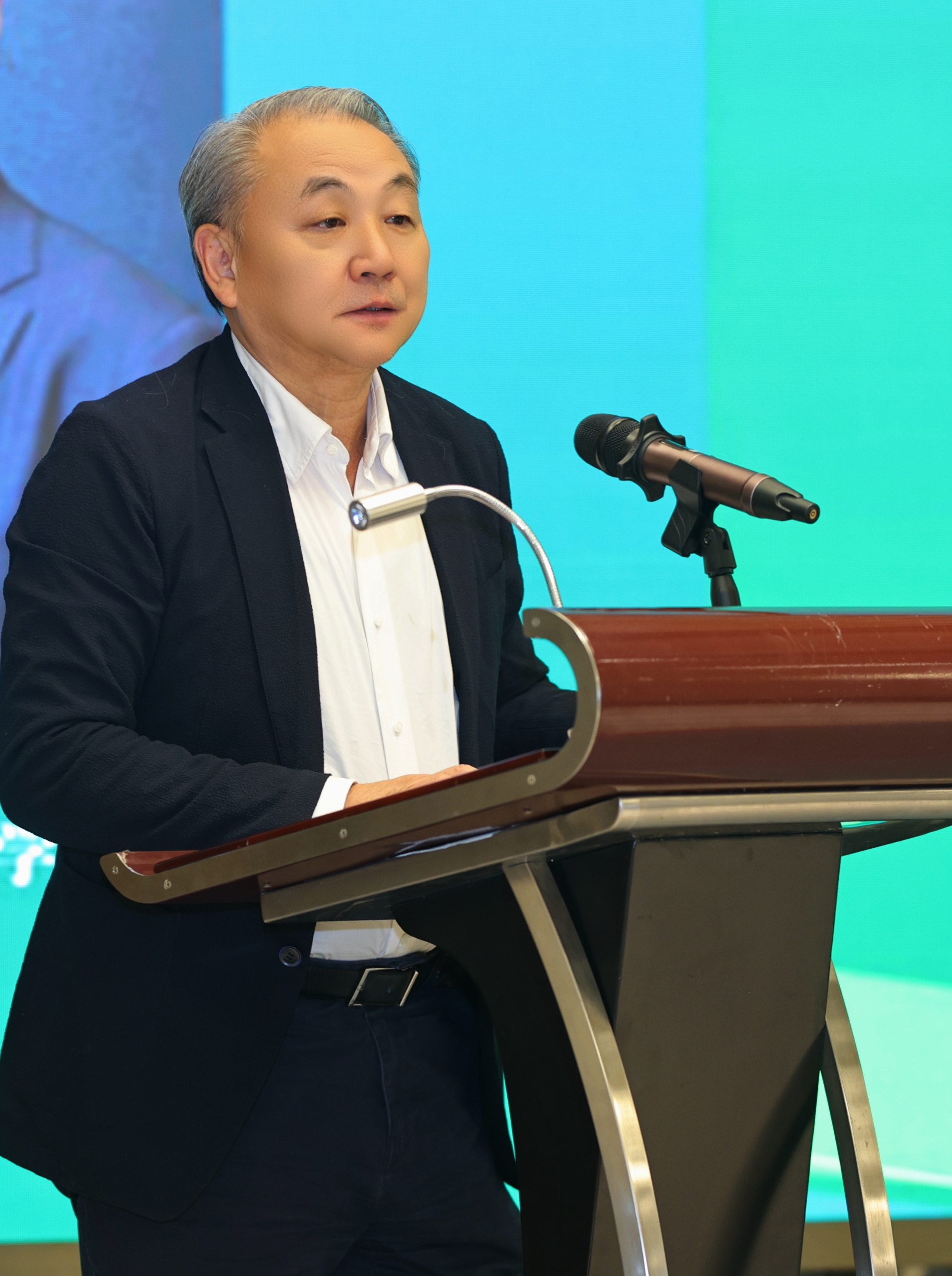 请修后背衣角.jpg